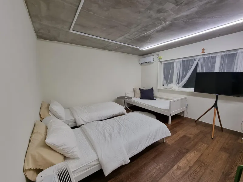 [Gangnam, Seoul] Gam House, 3 minutes from Hakdong Station Exit 1 38