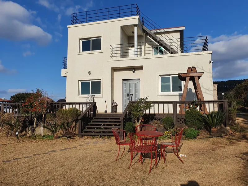 [Aewol, Jeju] Independent accommodation with a large garden and swimming pool overlooking the Gwakji Sea 70