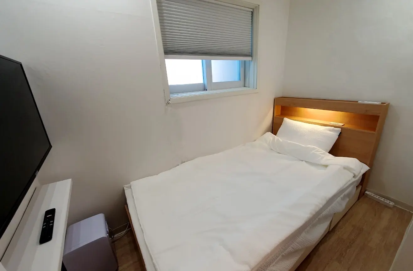 Seoul Seongbuk walkable stay 1BR & sleeps 1 Simple & Modern Retro Korea University Jongam-dong Stay Rooftop View One Room C303 Cover Photo
