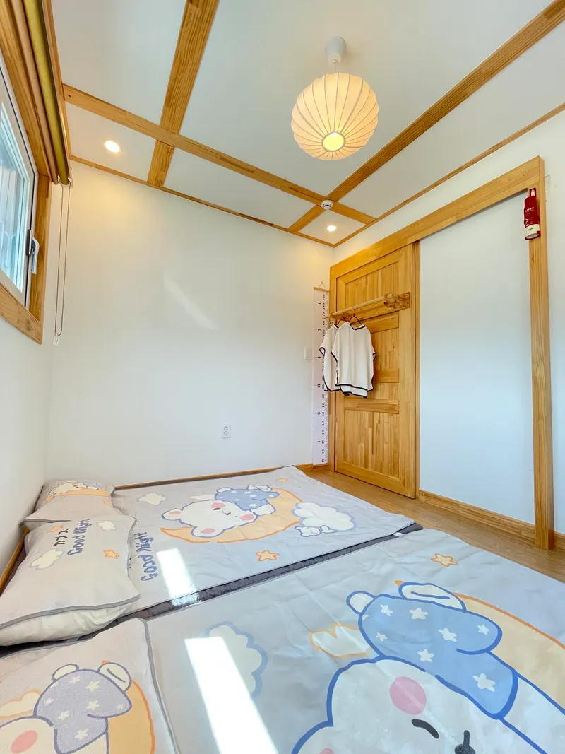 [Andeok, Seogwipo] #6 rooms #4 bathrooms #2 duplexes #2 playrooms Sanbangsan view private house 95