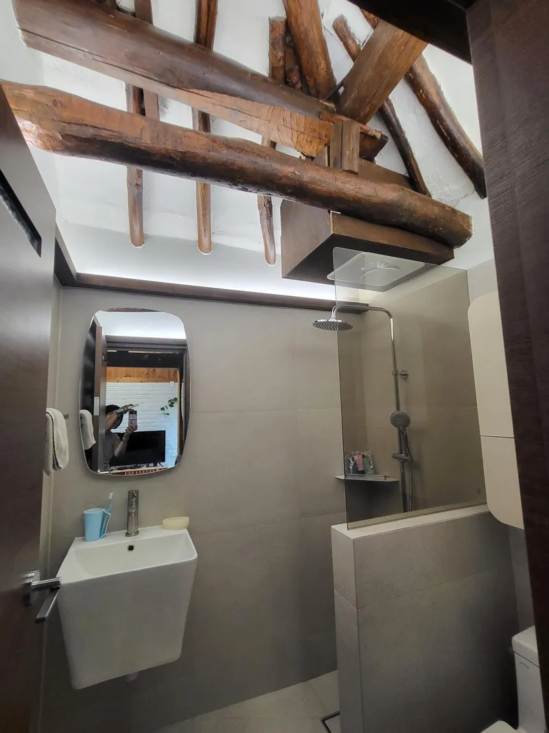 [Hallim, Jeju] A country stone house with a pretty yard and rafters 55