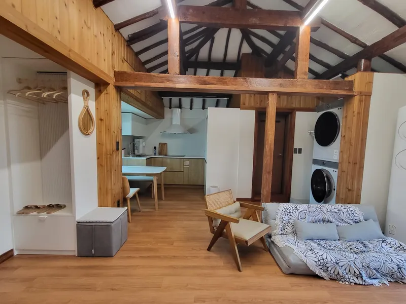 [Hallim, Jeju] A country stone house with a pretty yard and rafters 49