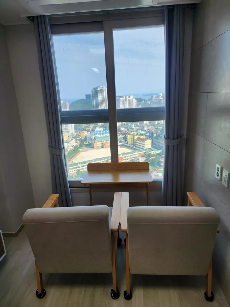 [Sokcho] Living room/room 25th floor ocean, city view apartment 7 minutes to Sokcho Beach, 3 minutes to E-Mart 50