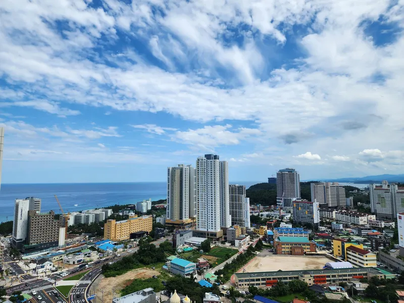 [Sokcho] Living room/room 25th floor ocean, city view apartment 7 minutes to Sokcho Beach, 3 minutes to E-Mart 27