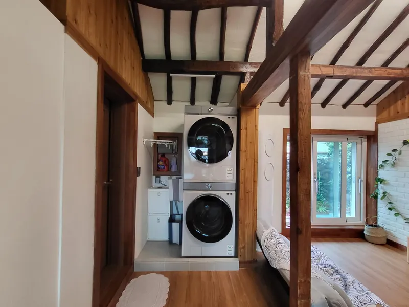 [Hallim, Jeju] A country stone house with a pretty yard and rafters 48