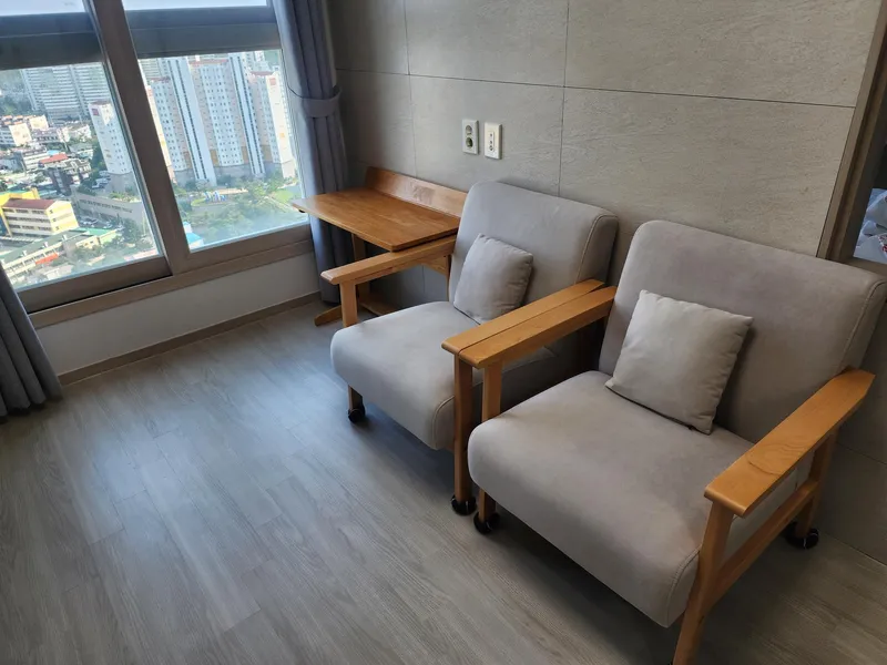 [Sokcho] Living room/room 25th floor ocean, city view apartment 7 minutes to Sokcho Beach, 3 minutes to E-Mart 46