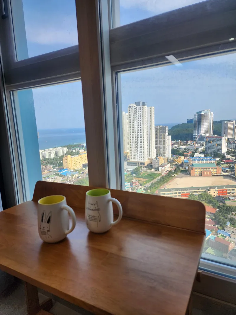 [Sokcho] Living room/room 25th floor ocean, city view apartment 7 minutes to Sokcho Beach, 3 minutes to E-Mart 49