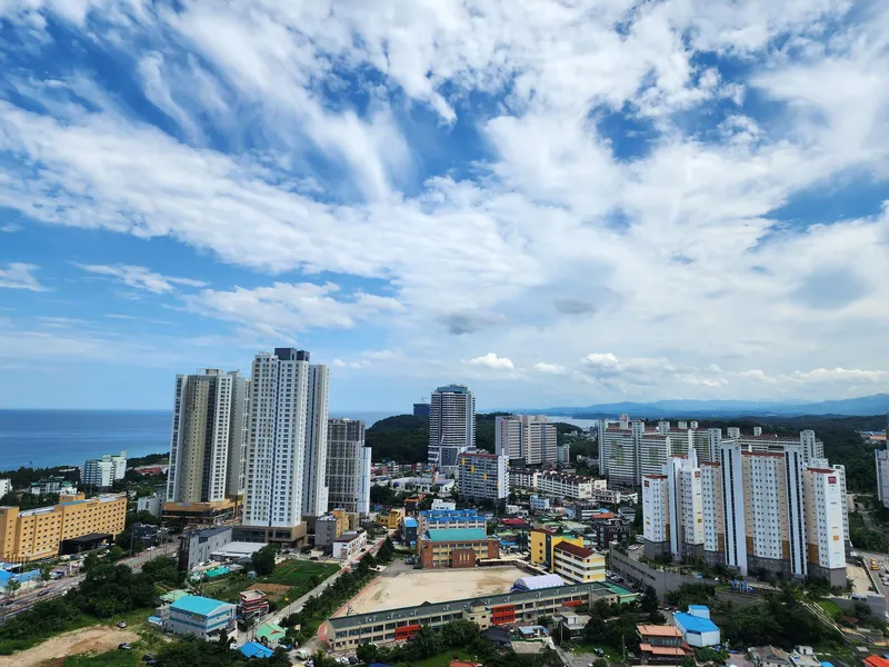[Sokcho] Living room/room 25th floor ocean, city view apartment 7 minutes to Sokcho Beach, 3 minutes to E-Mart 30