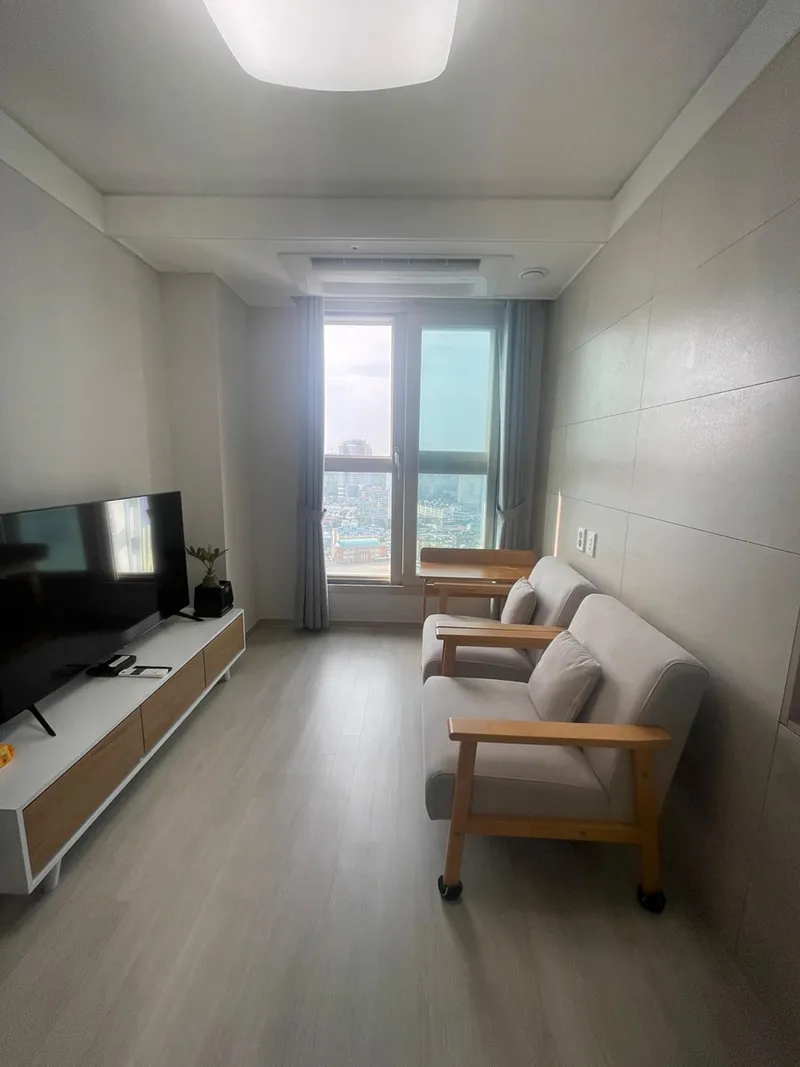 [Sokcho] Living room/room 25th floor ocean, city view apartment 7 minutes to Sokcho Beach, 3 minutes to E-Mart 37