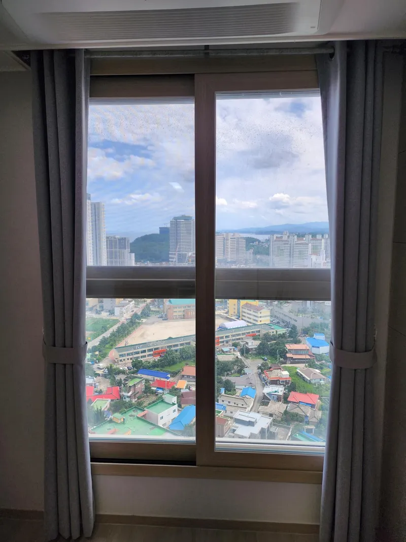 [Sokcho] Living room/room 25th floor ocean, city view apartment 7 minutes to Sokcho Beach, 3 minutes to E-Mart 31