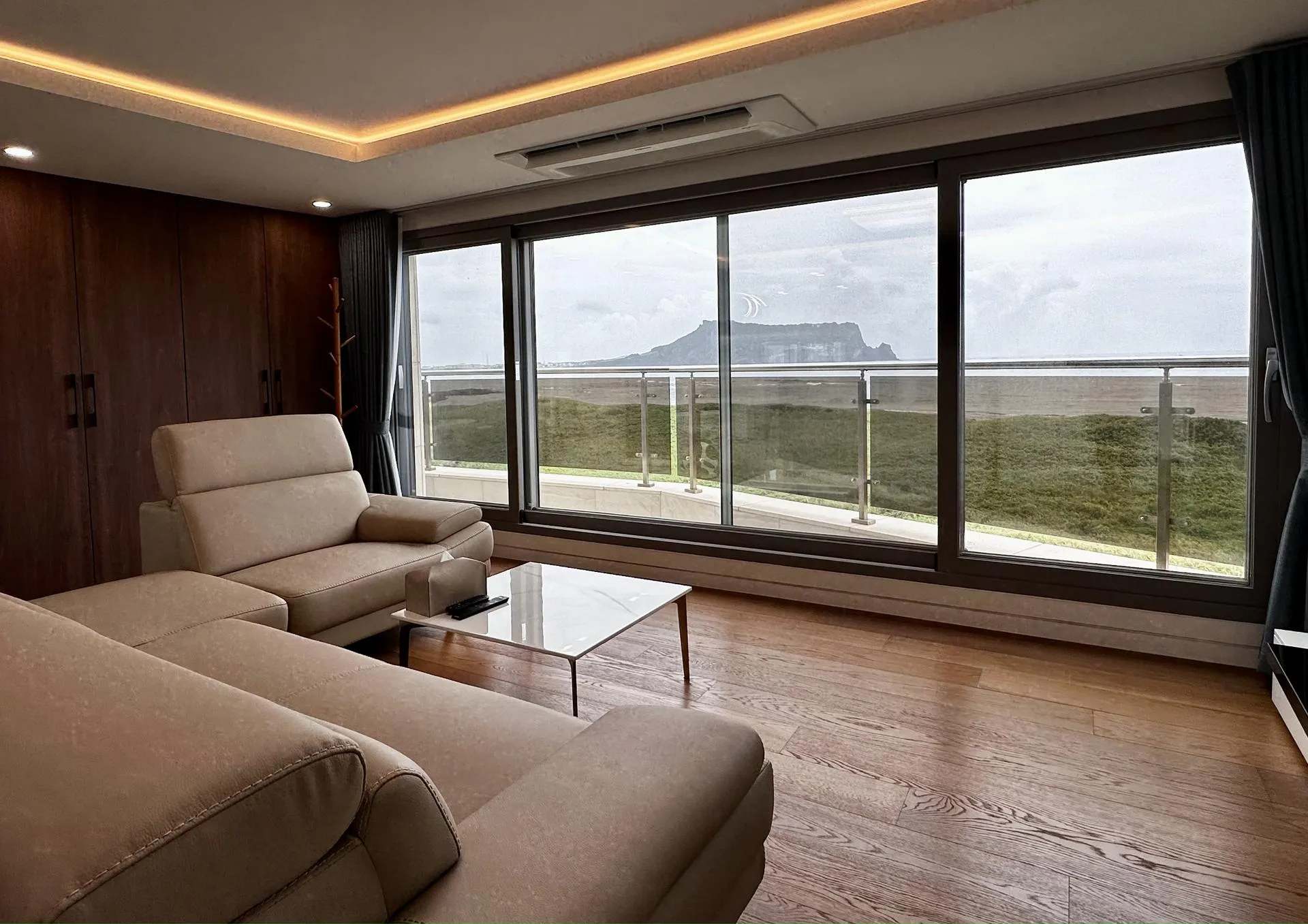 Seongsan-eup Ocean View One-Bedroom House