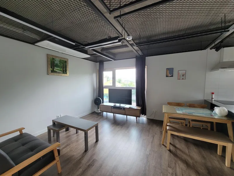 [제주 조천] 함덕해수욕장 도보15분 함덕 대나무집 거실+투룸 2층 A 8