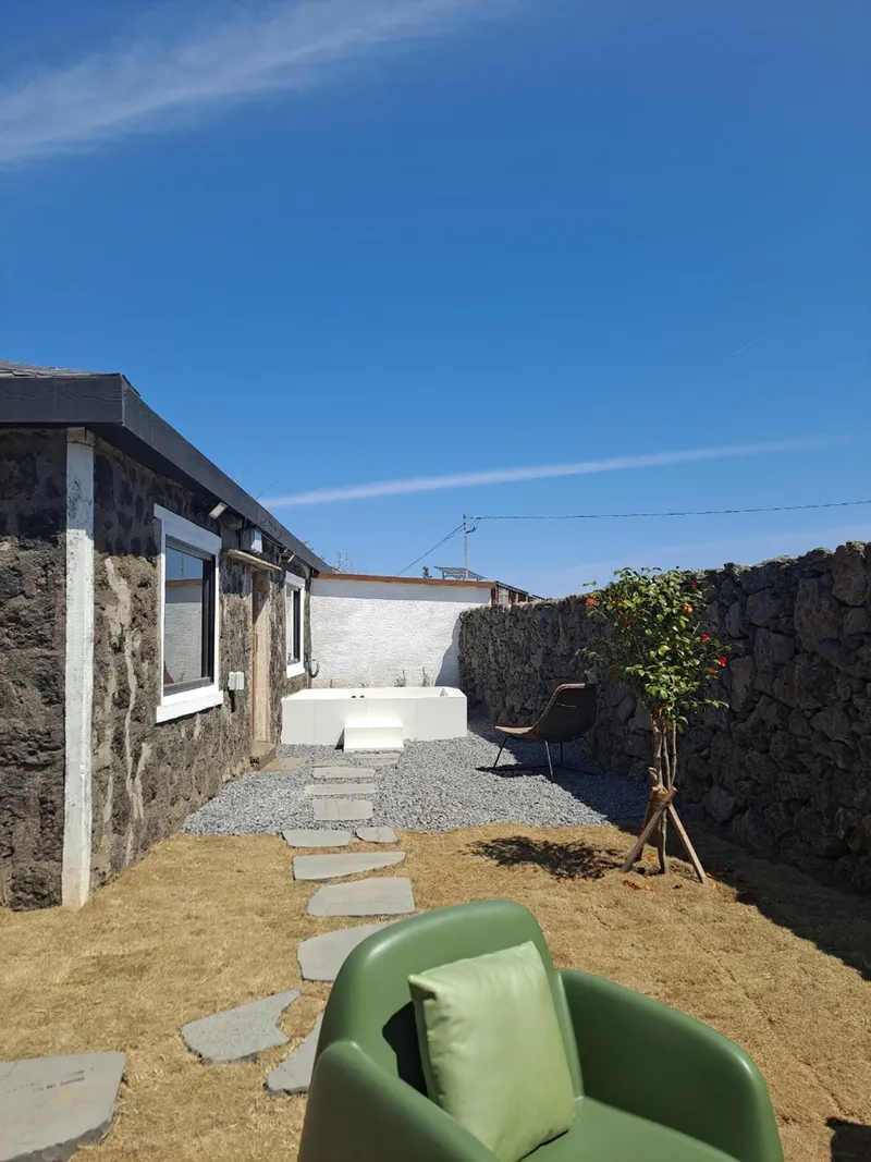 [Hallim, Jeju] Stone house with Geumosan #Two-room/Private Jacuzzi/High stone wall 25