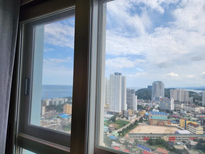 [Sokcho] Living room/room 25th floor ocean, city view apartment 7 minutes to Sokcho Beach, 3 minutes to E-Mart 28