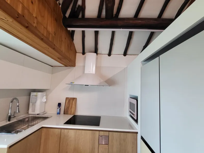 [Hallim, Jeju] A country stone house with a pretty yard and rafters 44