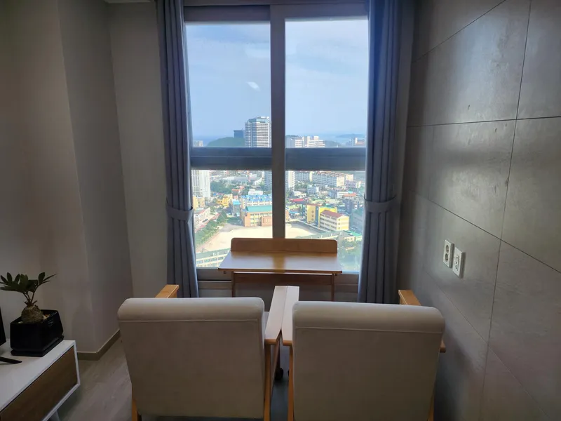 [Sokcho] Living room/room 25th floor ocean, city view apartment 7 minutes to Sokcho Beach, 3 minutes to E-Mart 47