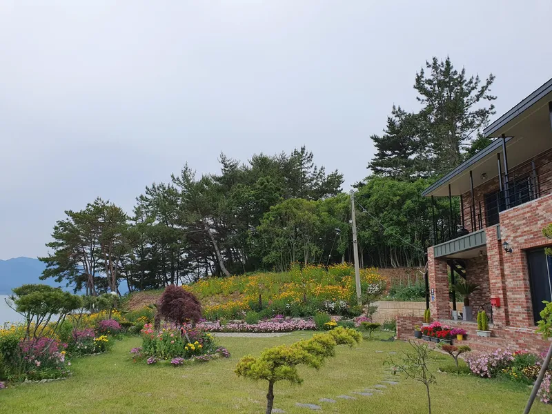 [Namhae] Ocean view, 2nd floor (pet-friendly) detached house with a garden and sea view 162