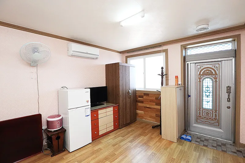[Uljin] One-room pension right in front of the sea near Jiksan Port, Geoil-ri 3