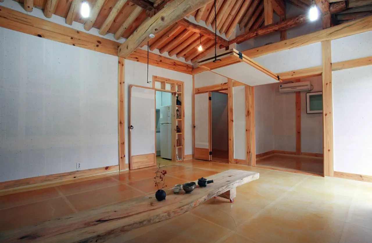 Other spaces photo 1 - Samsoheon, a Hanok guest house with an apple orchard and lawn near Baekam Hot Springs (2BR & sleeps 4)