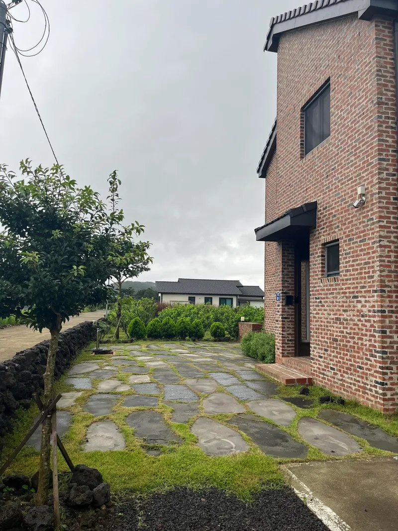 [Pyoseon, Seogwipo] Pyoseon Full-option 2-story detached house [Terrace & Garden] 55