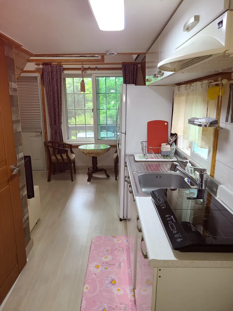 [Pyeongchang] Cabin A "Scent of the Forest" Duplex Private House, Pristine Area. Queen Bed Room, Downstairs Room 8