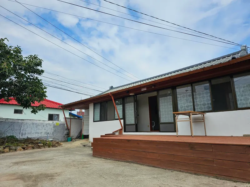[Pohang] A quiet country house with an old persimmon tree in the yard and a large parking lot 16