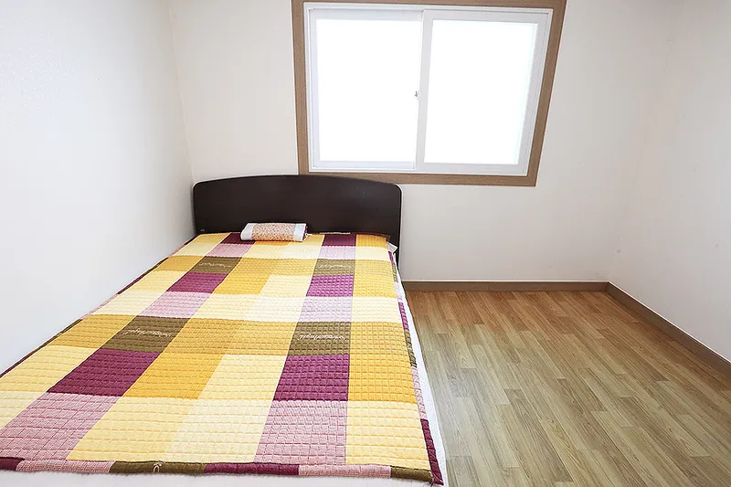 [Uljin] Sunflower Pension right in front of the sea near Jiksan Port, Geoil-ri 9