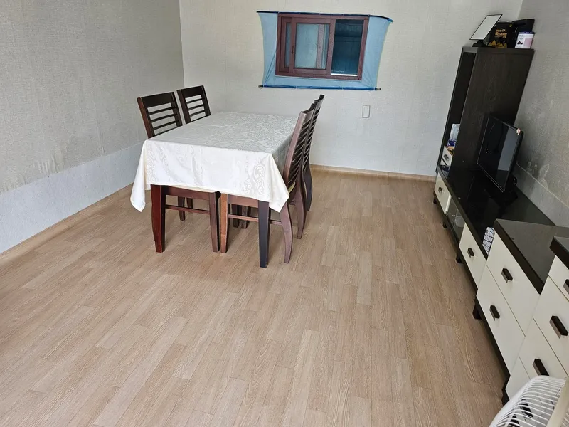 [Pohang] A quiet country house with an old persimmon tree in the yard and a large parking lot 6