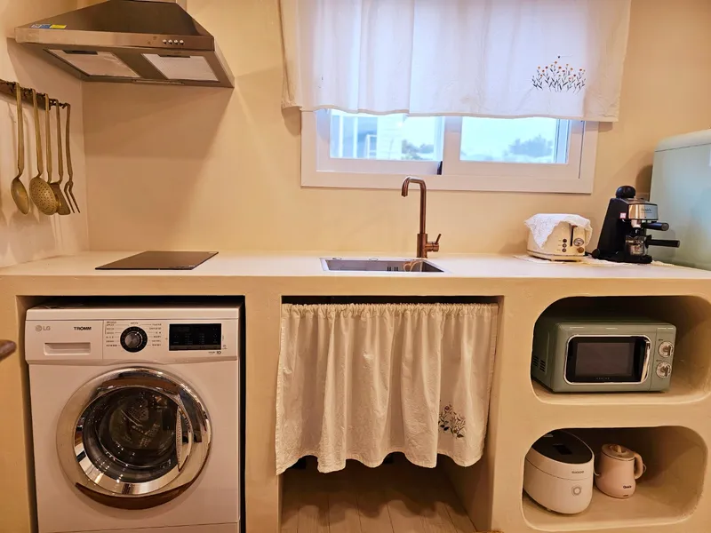 [Namwon, Seogwipo] Family room. Two-room. Private detached house located within the village. Pets allowed. Free guest access. 49