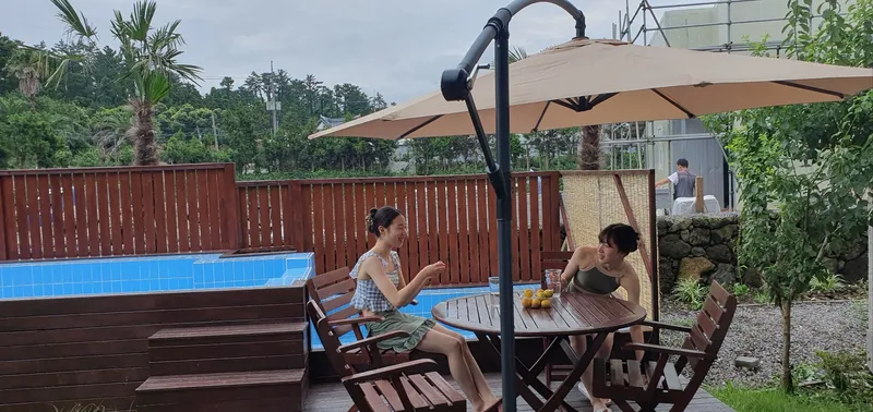 [Aewol, Jeju] A cozy, white-toned, three-room, two-story house with a private pool. 80