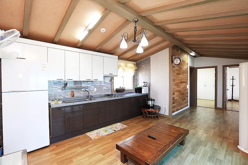 [Uljin] Sunflower Pension right in front of the sea near Jiksan Port, Geoil-ri 6