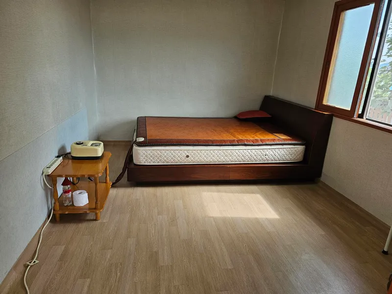 [Pohang] A quiet country house with an old persimmon tree in the yard and a large parking lot 4