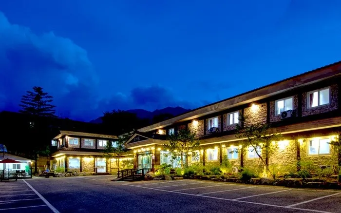 [전북 무주] 덕유산 국립공원내 초가성비 펜션 #2인실 A #공과금포함 9