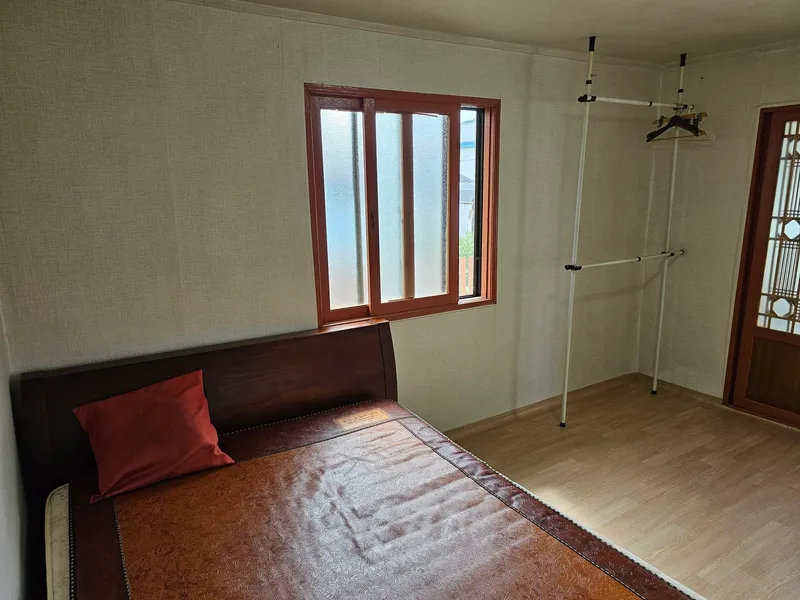 [Pohang] A quiet country house with an old persimmon tree in the yard and a large parking lot 7