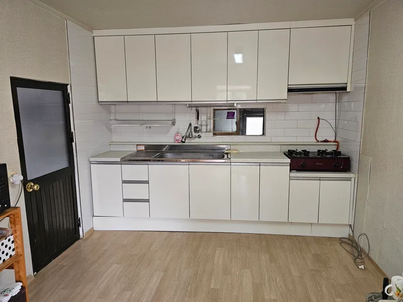 [Pohang] A quiet country house with an old persimmon tree in the yard and a large parking lot 2