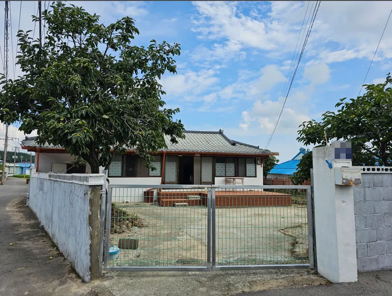 [Pohang] A quiet country house with an old persimmon tree in the yard and a large parking lot 3