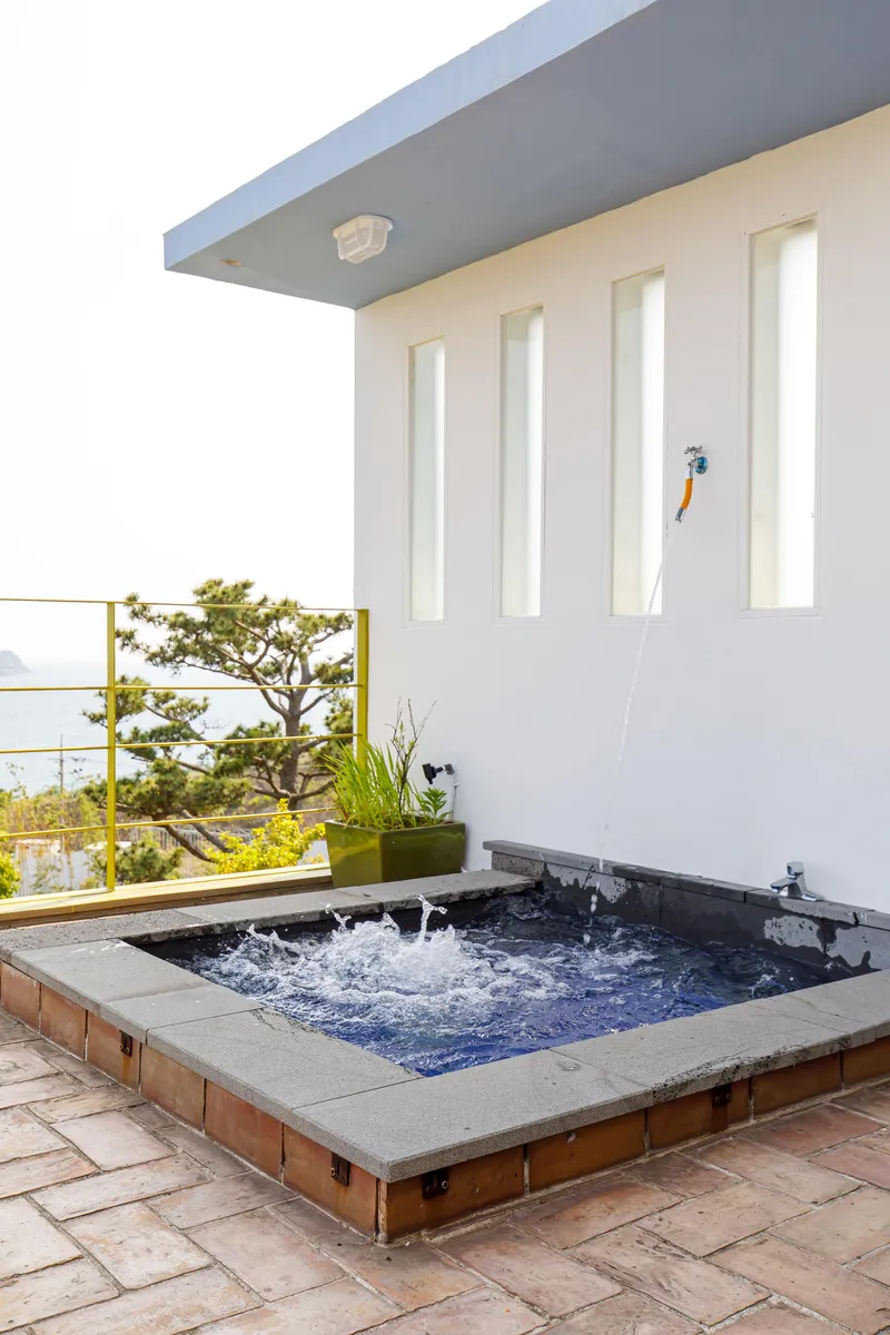 [Hogeun-dong, Seogwipo] New special price Ocean view two-room 3-story independent pension pool villa swimming pool Olle-gil A 24