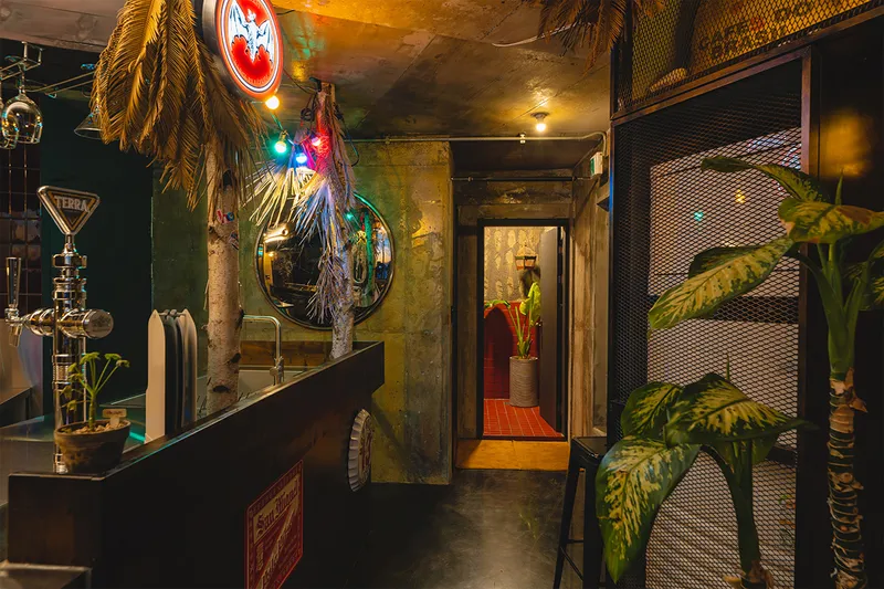 [Yeosu] Cocktail bar concept accommodation with a view of the night sea in the center of Yeosu Cafe Street 12