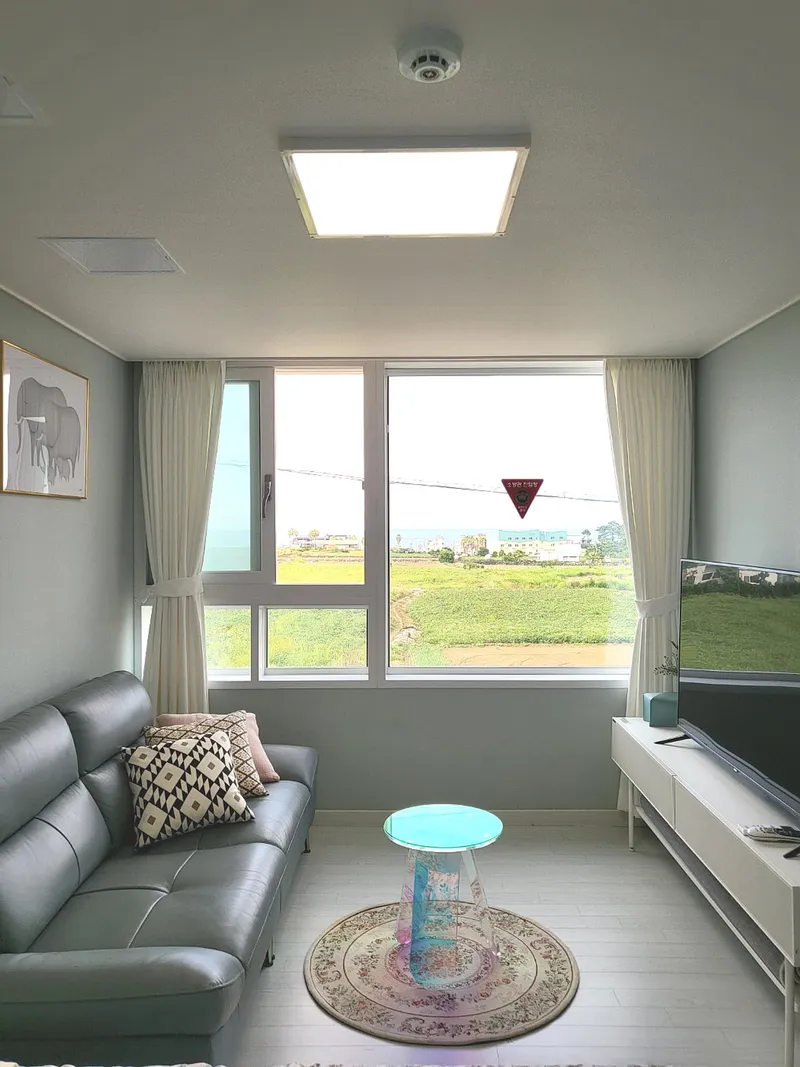 [Aewol, Jeju] A detached townhouse with a jacuzzi overlooking the nearby sea, coastal road 1 111