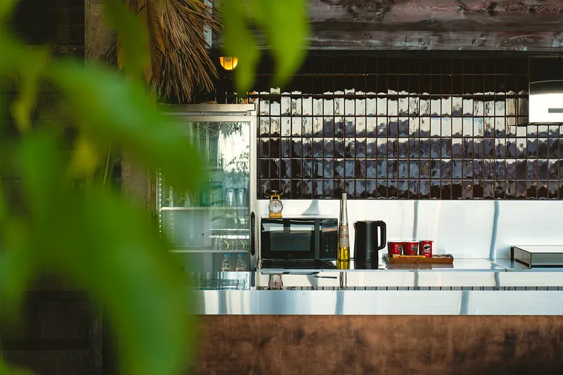 [Yeosu] Cocktail bar concept accommodation with a view of the night sea in the center of Yeosu Cafe Street 10