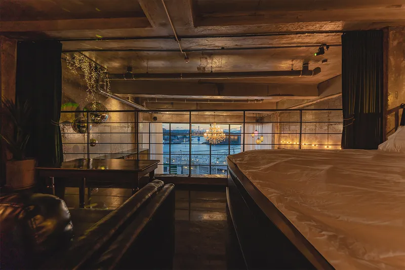 [Yeosu] Cocktail bar concept accommodation with a view of the night sea in the center of Yeosu Cafe Street 6