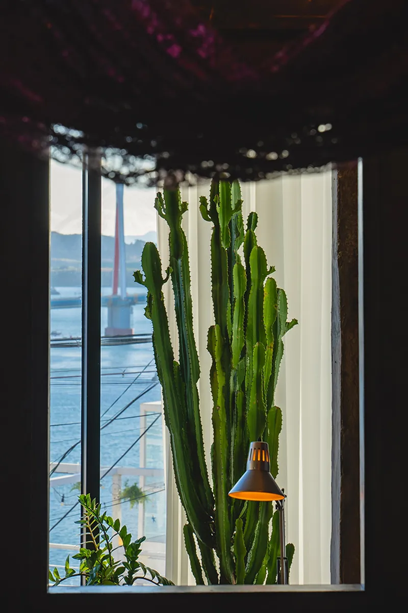 [Yeosu] Cocktail bar concept accommodation with a view of the night sea in the center of Yeosu Cafe Street 67