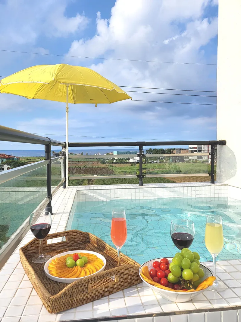 [Aewol, Jeju] A detached townhouse with a jacuzzi overlooking the nearby sea, coastal road 1 75