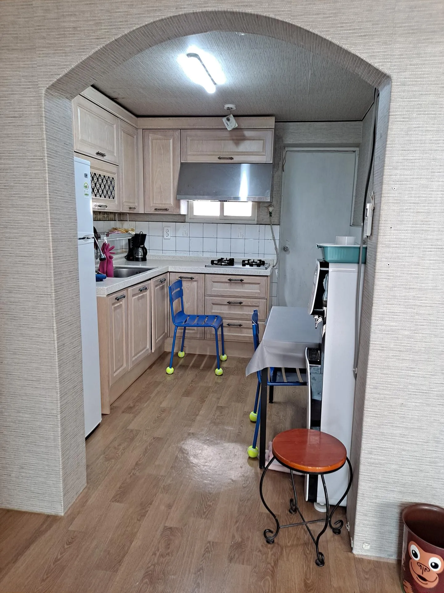 Gyo-dong Three-Bedroom Apartment Near Station