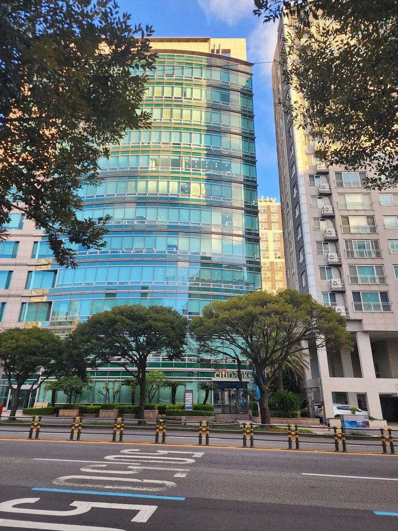 [제주 노형동] 오거리45평제일큰거실3룸침대3화2티비2주방유아품커피머신호텔스벅 167