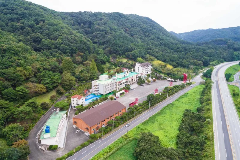 [충남 공주] 조경시설과 폭포가 어울어진 백제권의 중심 유스호스텔 #온돌 15