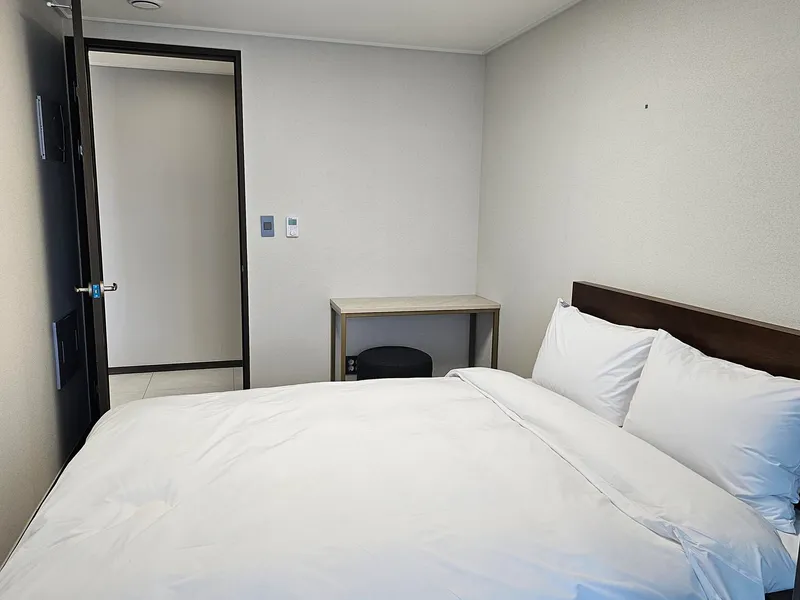 [제주 노형동] 제주 시내 중심가, 6인 숙박 가능, 방 3개, 욕실 2개, 고급 오션뷰 아파트, 드림타우 인근. 32