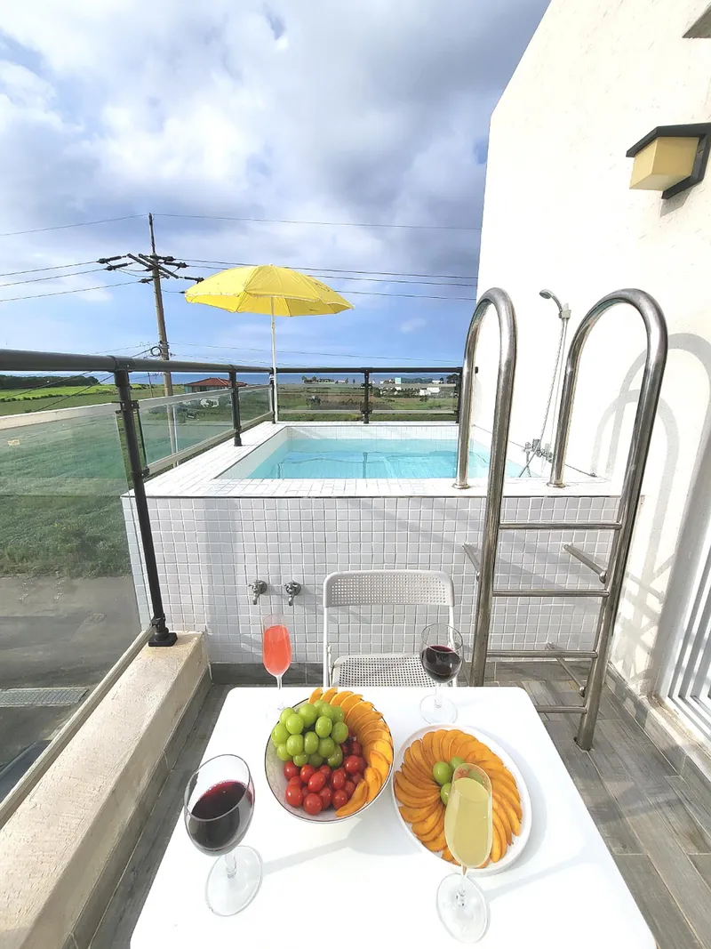 [Aewol, Jeju] A detached townhouse with a jacuzzi overlooking the nearby sea, coastal road 1 105