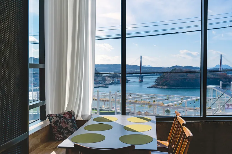 [Yeosu] Cocktail bar concept accommodation with a view of the night sea in the center of Yeosu Cafe Street 26