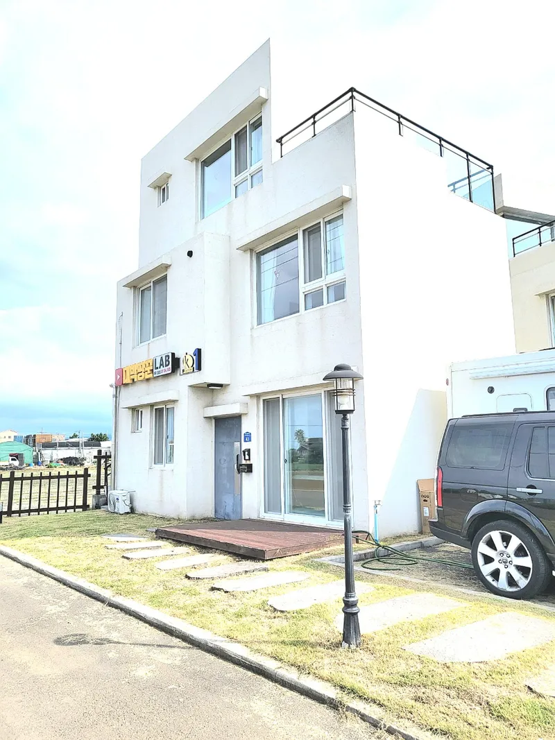 [Aewol, Jeju] A detached townhouse with a jacuzzi overlooking the nearby sea, coastal road 1 96